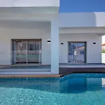 Krystal Bay Willa